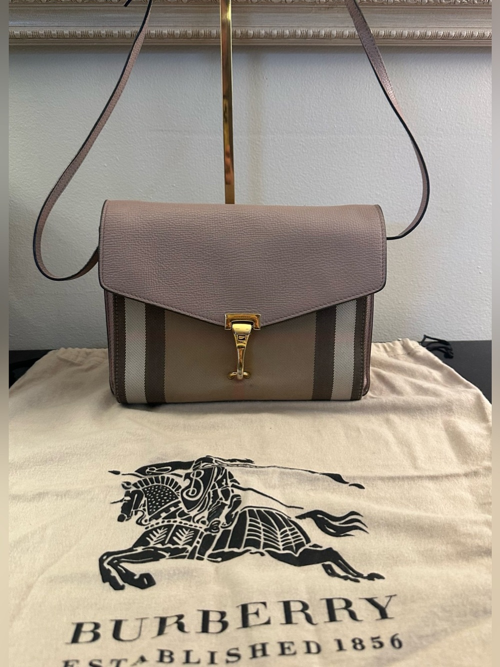 Burberry Derby Calfskin House Check Small Macken Crossbody Bag Pale Orchid - Picture 6 of 15